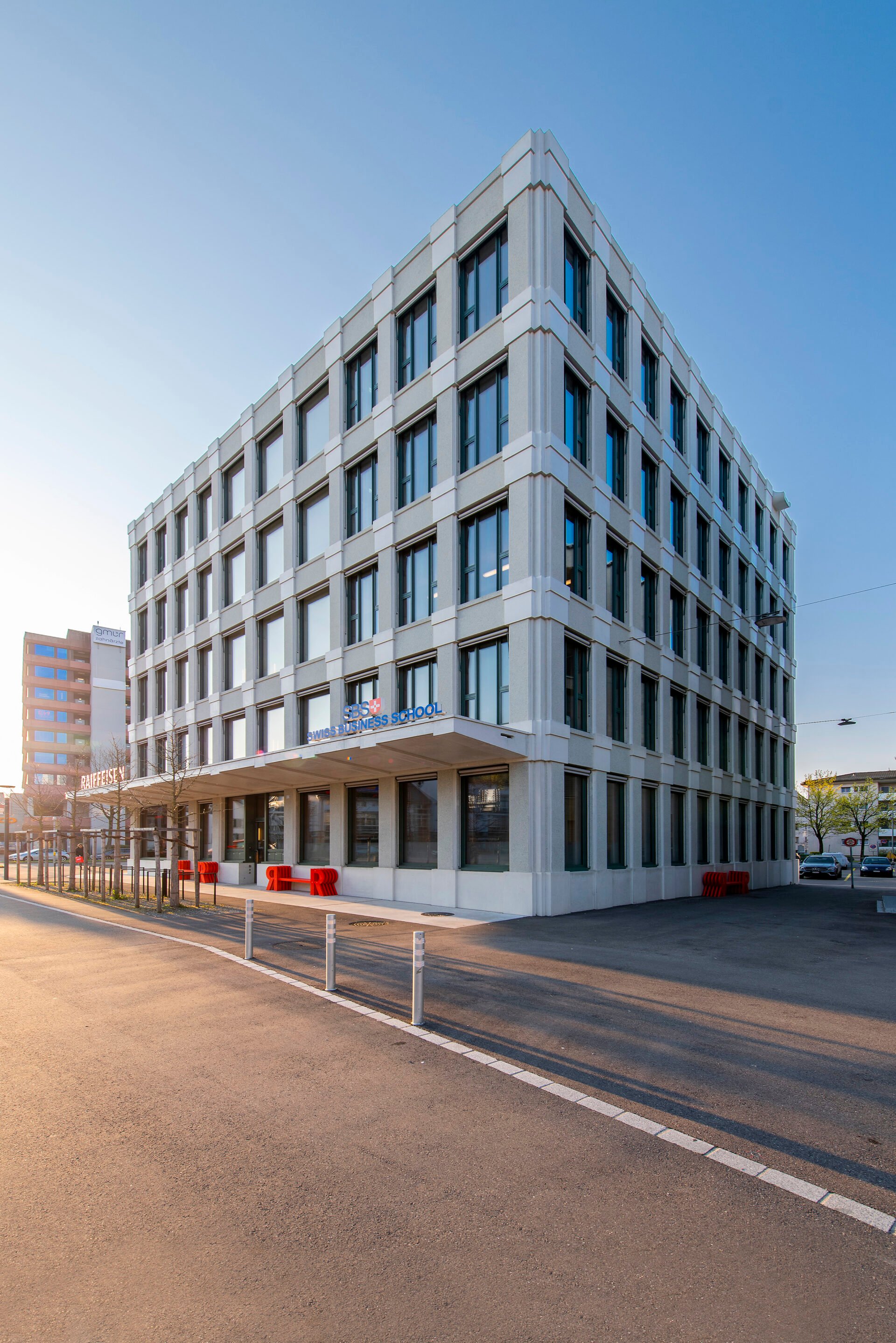 SBS Swiss Business School - International School Parent